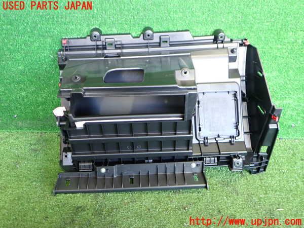 2UPJ-9235907516]アウトランダーPHEV(GN0W)グローブボックス1 中古_3