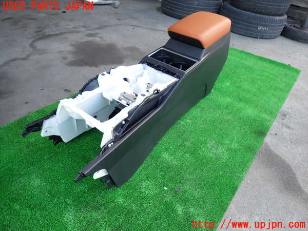 2UPJ-9235907540]アウトランダーPHEV(GN0W)センターコンソール 中古_2