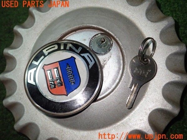 3UPJ=9235940975]BMW アルピナ D3 ビターボ リムジン(3N1A E90系)純正 36 10 064 ホイールセンターキャップ 鍵 付き 中古_5