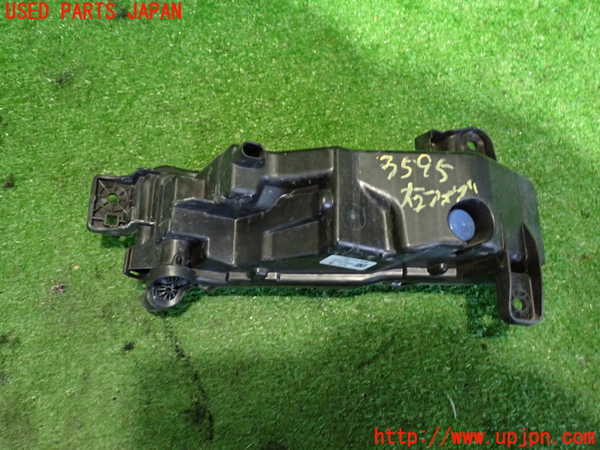 2UPJ-9235951180]BMW X1(AD20)右フォグ 中古 (F48)_3