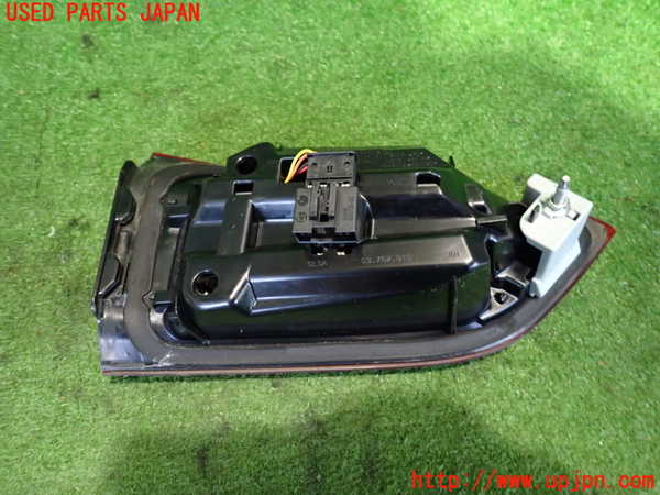 2UPJ-9235951550]BMW X1(AD20)右リアフィニッシャー 中古 (F48)_3