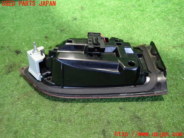 2UPJ-9235951552]BMW X1(AD20)左リアフィニッシャー 中古 (F48)_3