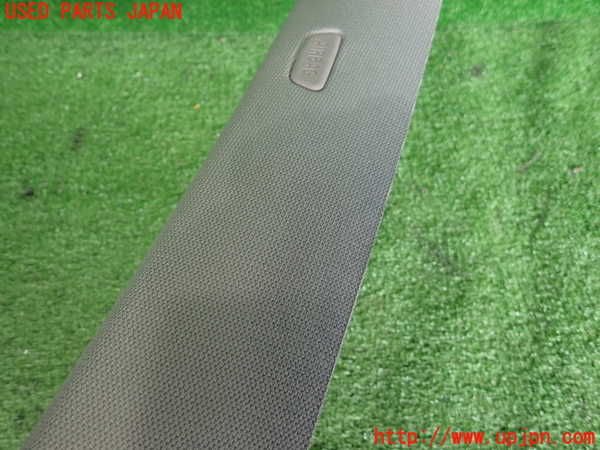 2UPJ-9235957660]BMW X1(AD20)左フロントピラートリム 中古 (F48)_3