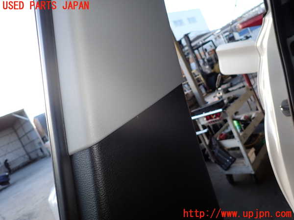 2UPJ-9235957665]BMW X1(AD20)右センターピラートリム 中古 (F48)_3