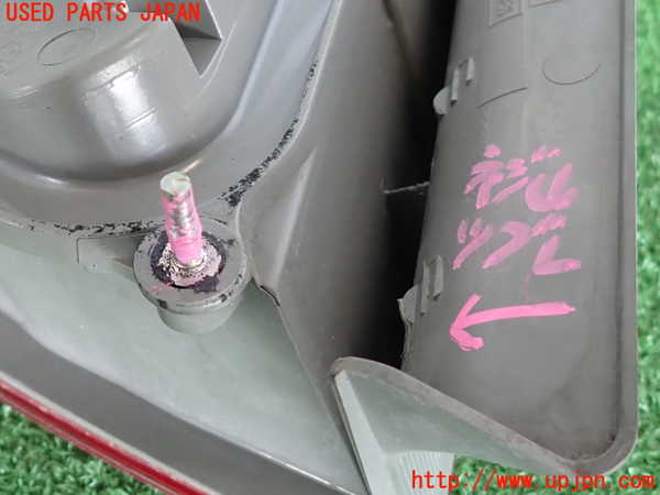 2UPJ-9235961530]セフィーロ(A33)右テールランプ 中古_3