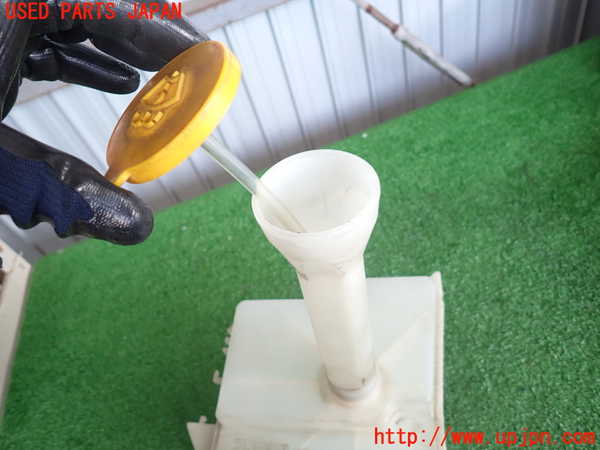 2UPJ-9235966791]セフィーロ(A33)ウォッシャータンク1 中古_4