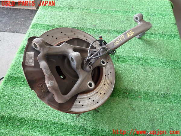 2UPJ-9235974290]ベンツ S350(221057)(W221)右フロントナックルハブ 中古_2