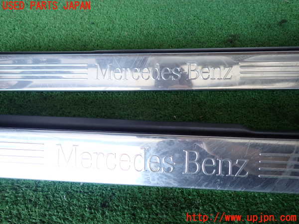 2UPJ-9235977740]ベンツ S350(221057)(W221)スカッフプレート 中古_2