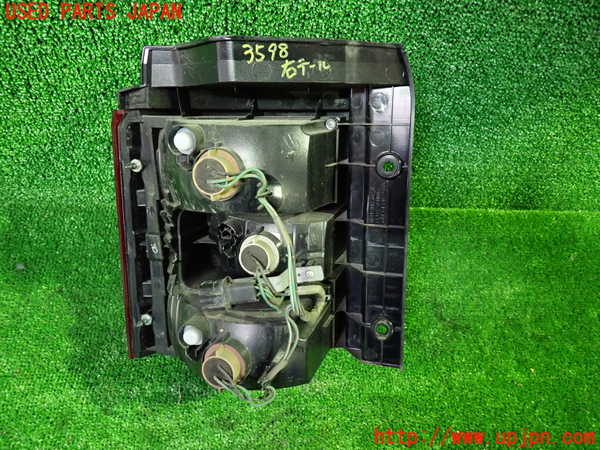 1UPJ-9235981530]デリカD：5(CV5W)右テールランプ 中古_2