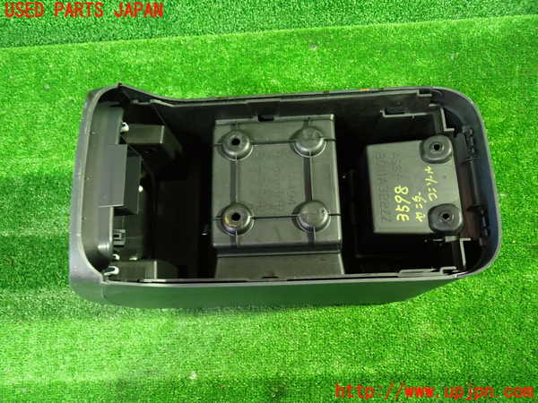 1UPJ-9235987540]デリカD：5(CV5W)センターコンソール 中古_4