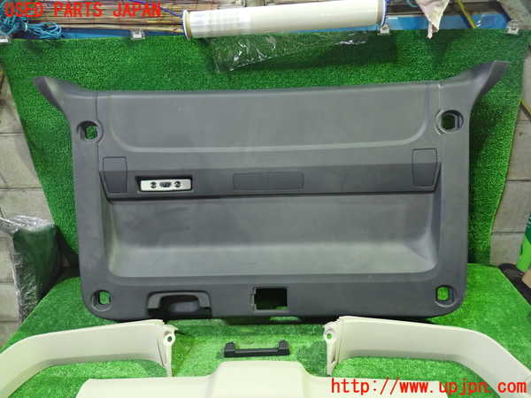 1UPJ-9235981578]デリカD：5(CV5W)バックドア内張り 中古_2