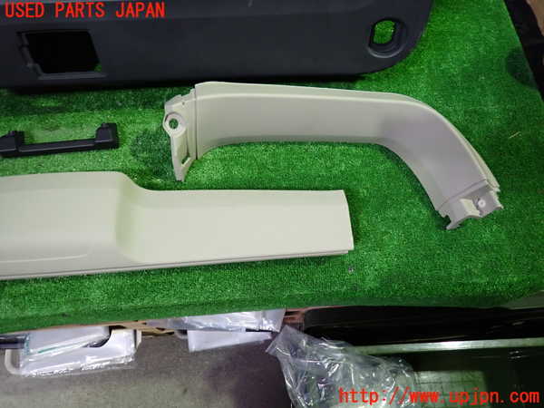 1UPJ-9235981578]デリカD：5(CV5W)バックドア内張り 中古_3