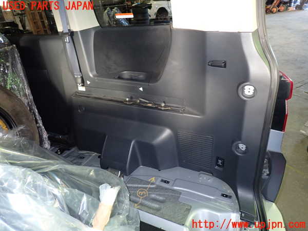 1UPJ-9235987675]デリカD：5(CV5W)右リアピラートリム 中古_4