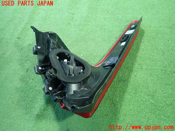 1UPJ-9235991530]ボルボ・V40 クロスカントリー(MB420XC)右テールランプ 中古_2