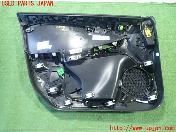 1UPJ-9235991234]ボルボ・V40 クロスカントリー(MB420XC)右前ドア内張り 中古_3