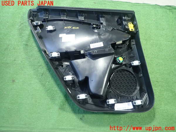 1UPJ-9235991294]ボルボ・V40 クロスカントリー(MB420XC)右後ドア内張り 中古_3