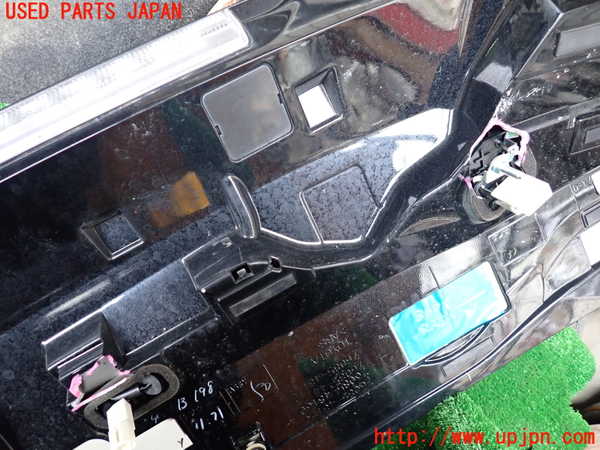 1UPJ-9236001520]レクサス・RX450h(GYL10W)リアスポイラー (ジャンク品) 中古_4