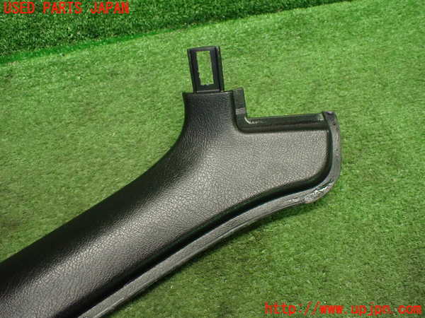 1UPJ-9236017655]ロードスター(NA6CE)右フロントピラートリム 中古_2