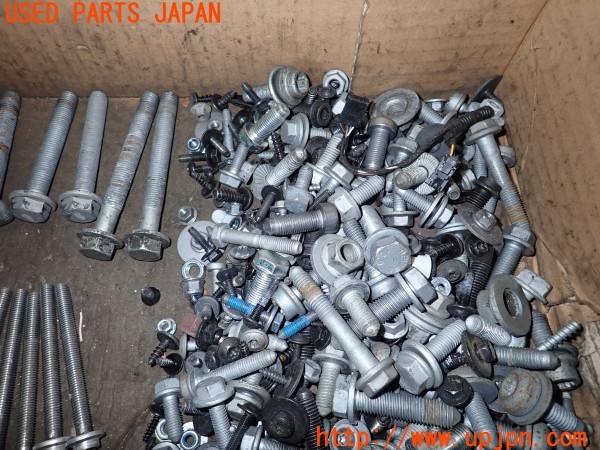 3UPJ=9236020720]アウディ A5 スポーツバック(F5CVKL)ネジ・ナット・ステー類 セット ジャンク_4