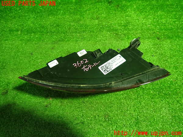 1UPJ-9236021530]アウディ・A5 スポーツバック(F5CVKL)右テールランプ 中古_3