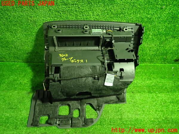 1UPJ-9236027516]アウディ・A5 スポーツバック(F5CVKL)グローブボックス1 中古_3