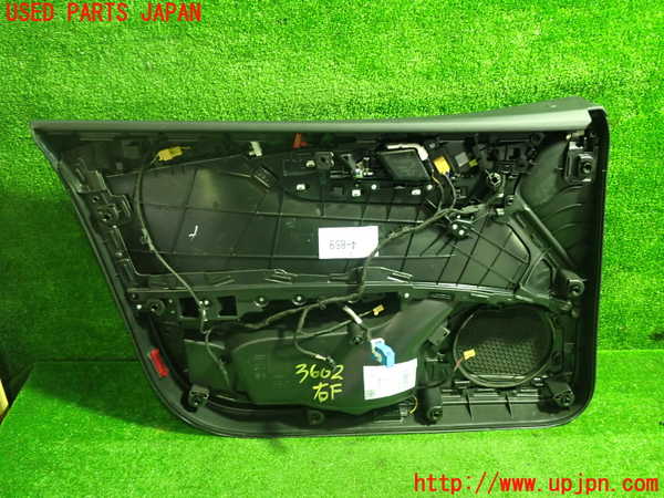 1UPJ-9236021234]アウディ・A5 スポーツバック(F5CVKL)右前ドア内張り 中古_4