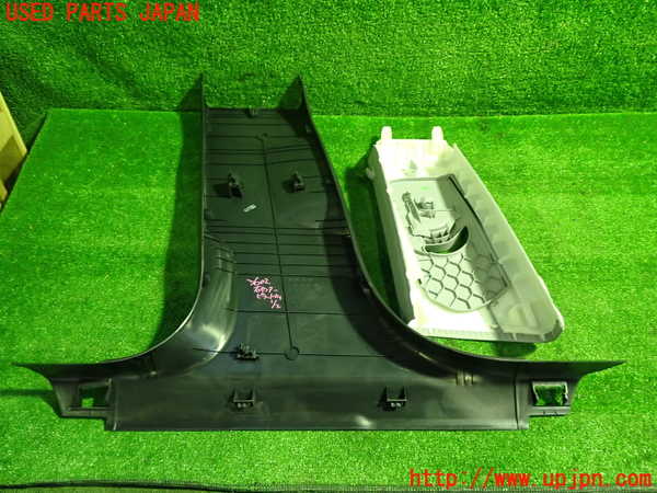 1UPJ-9236027665]アウディ・A5 スポーツバック(F5CVKL)右センターピラートリム 中古_2