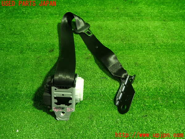 1UPJ-9236027185]アウディ・A5 スポーツバック(F5CVKL)左2列目シートベルト 中古_3