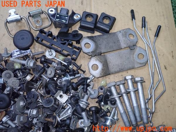 3UPJ=9236030720]BMW 528i(FR30 F10)ネジ・ナット・ステー類 セット ジャンク_2