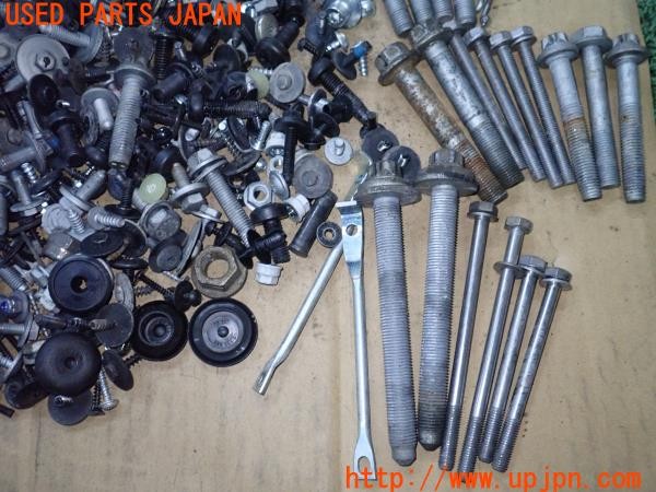 3UPJ=9236030720]BMW 528i(FR30 F10)ネジ・ナット・ステー類 セット ジャンク_3