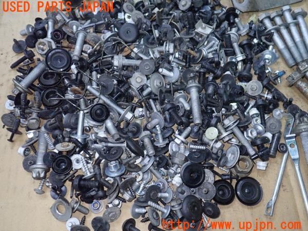 3UPJ=9236030720]BMW 528i(FR30 F10)ネジ・ナット・ステー類 セット ジャンク_4
