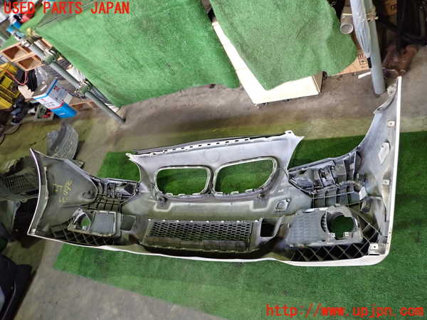 2UPJ-9236031010]BMW 528i(FR30)フロントバンパー 中古 (F10)_5