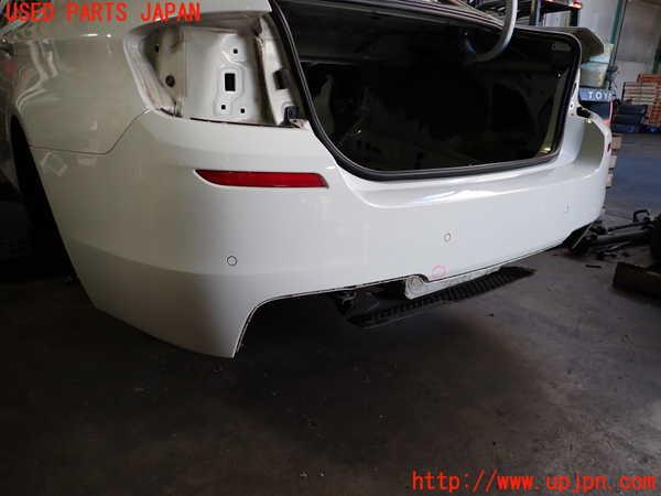2UPJ-9236031610]BMW 528i(FR30)リアバンパー 中古 (F10)_2