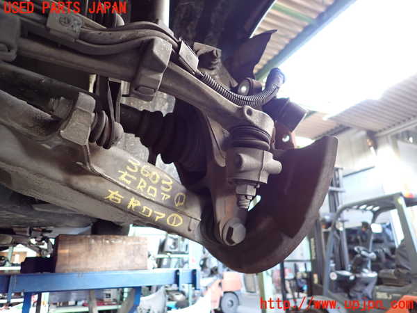 2UPJ-9236034300]BMW 528i(FR30)右リアナックルハブ 中古 (F10)_2