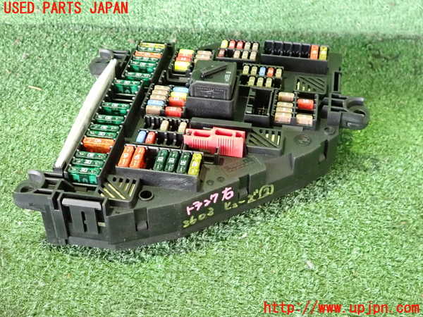 2UPJ-9236036742]BMW 528i(FR30)ヒューズボックス2 中古 (F10)_3