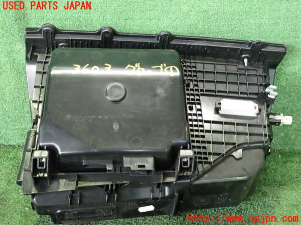 2UPJ-9236037516]BMW 528i(FR30)グローブボックス1 中古 (F10)_2