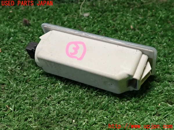 2UPJ-9236036413]BMW 528i(FR30)ルームランプ3 (真中 ラゲッジ) 中古 (F10)_2