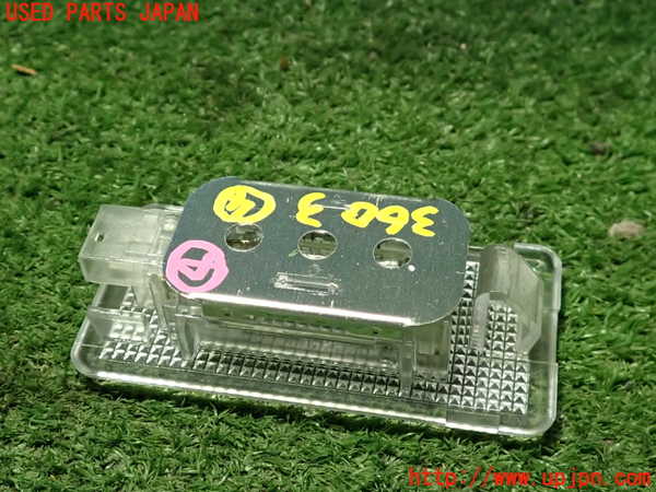 2UPJ-9236036414]BMW 528i(FR30)ルームランプ4 (真中 ラゲッジ) 中古 (F10)_2