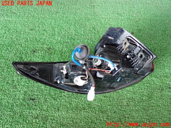 2UPJ-9236041530]CX-5(KF2P)右テールランプ 中古_4