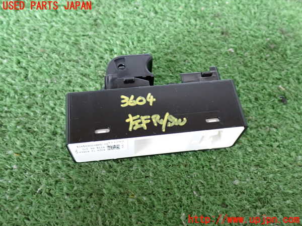 2UPJ-9236046245]CX-5(KF2P)左前パワーウィンドウスイッチ 中古_2