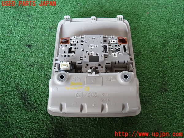 2UPJ-9236046411]CX-5(KF2P)ルームランプ1 (1列目真中天井) 中古_3