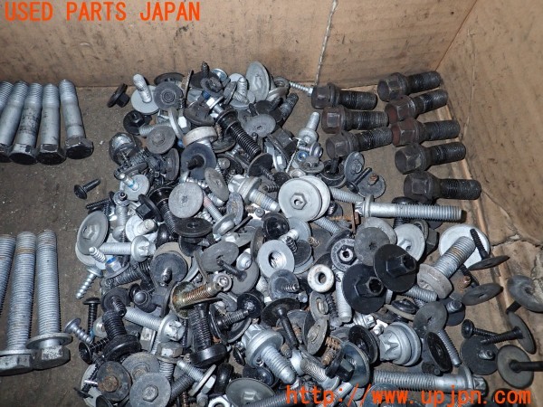 3UPJ=9236050720]BMW 320d ツーリング(3D20 F31)ネジ・ナット・ステー類 セット ジャンク_4