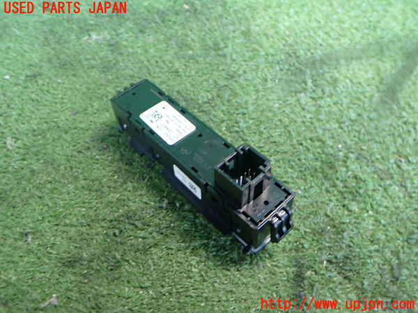 2UPJ-9236056308]BMW 320d ツーリング(3D20)(F31)スイッチ3 (VSC OFF 走行モード切替) 中古_2