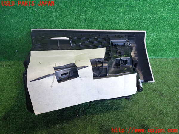 2UPJ-9236057516]BMW 320d ツーリング(3D20)(F31)グローブボックス1 中古_3