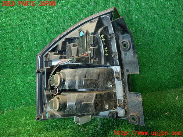 2UPJ-9236061530]ジープ・コンパス(MK49)右テールランプ 中古_3