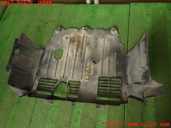 2UPJ-9236062170]ジープ・コンパス(MK49)エンジンアンダーカバー 中古_4