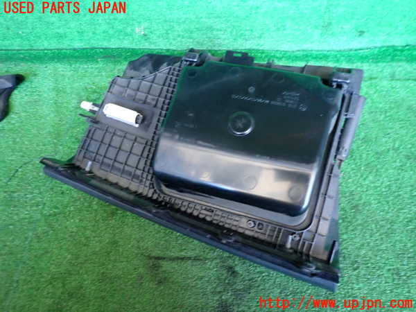 2UPJ-9236077516]BMW 528i ツーリング(MU30)グローブボックス1 中古 (F11)_2
