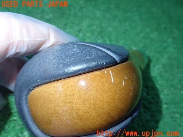 3UPJ=9236080614]レクサス IS250C(GSE20)純正 シフトノブ レザー ウッド 中古_4