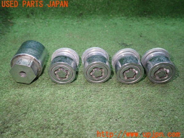 3UPJ=9236100968]レクサス IS300h(AVE30)純正 08456-00140 McGARD マックガード ホイールロックナット 中古_3