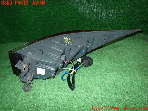 1UPJ-9236101530]レクサス・IS300h(AVE30)右テールランプ 中古_3